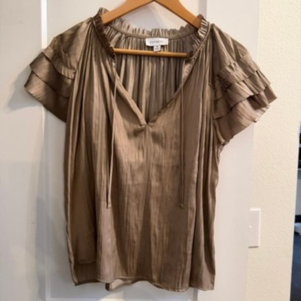 Evereve Pleated Shiny Blouse XS Tan Ruffle Flutter Sleeve Date Night Boho Top
